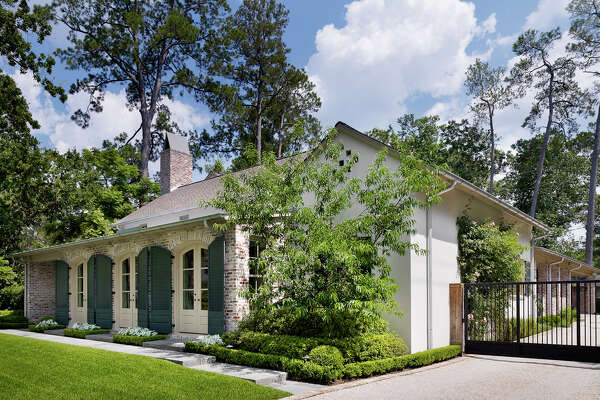 Beard home on Azalea Trail blends an elegant Southern charm ...