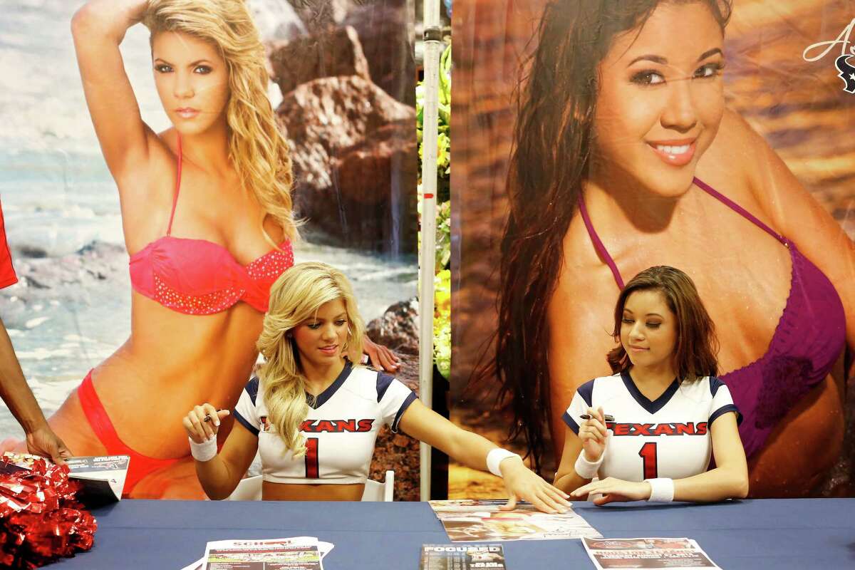 Houston Texans cheerleaders unveil brand new calendar