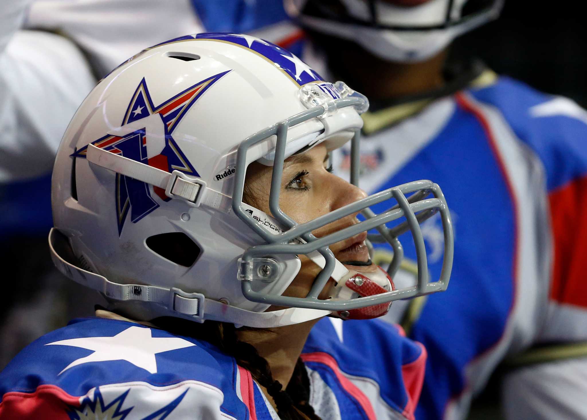 Jen Welter Is Teaching Men, and Girls, as N.F.L.'s First Female