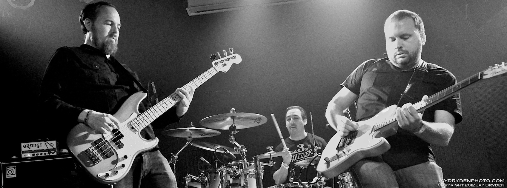 Nurses in crowd perform CPR after guitarist drops onstage at Houston ...