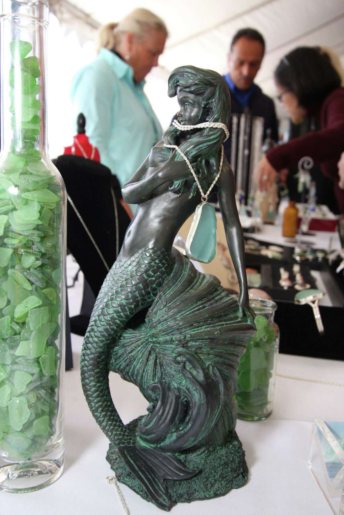 Cayucos Sea Glass Festival draws crowds to California beach town