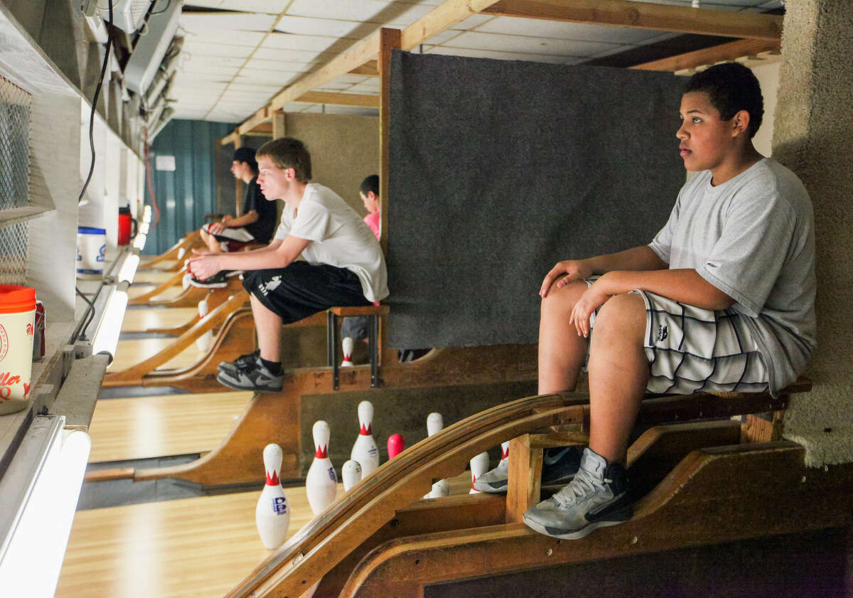 Area ninepin bowling clubs keep historic game going