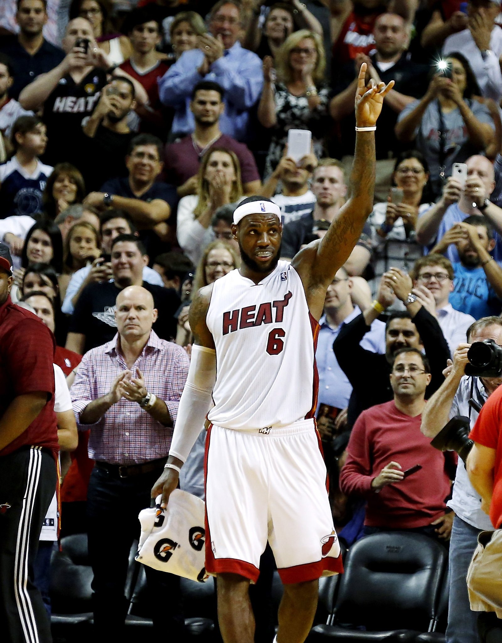 LeBron James pours in careerhigh 61 points, a Heat record