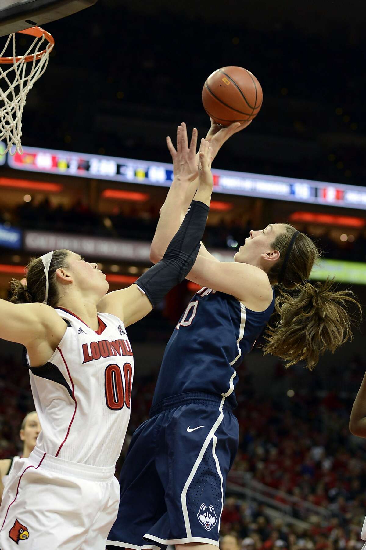 breanna stewart dunk
