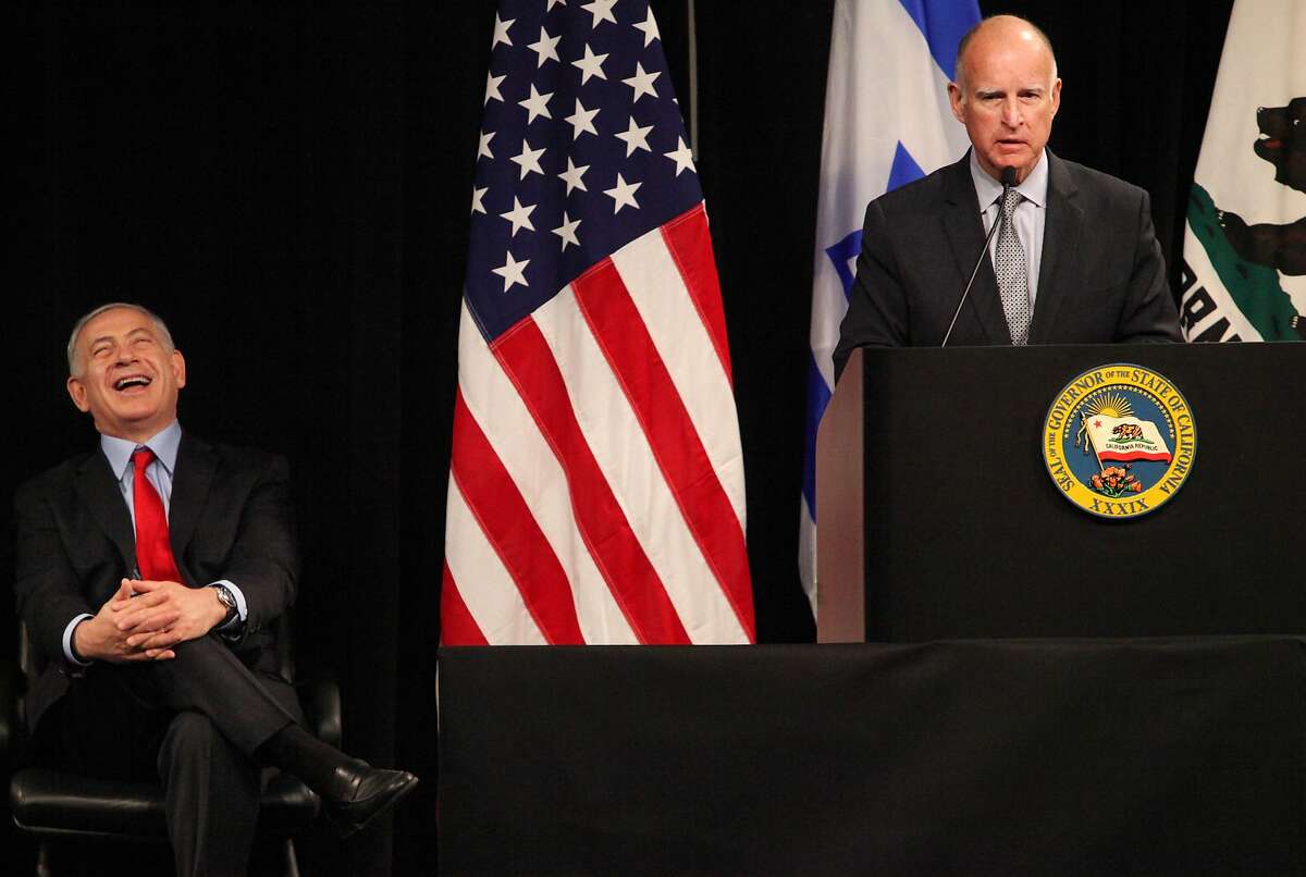 Israeli Prime Minister Benjamin Netanyahu, left, laughs at a joke made by Gov. Edmund G. Brown Jr. during a public meeting between the two leaders to sign an agreement that expands California's partnership with Israel on trade, research and economic development March 5, 2014 at the Computer History Museum in Mountain View, Calif.