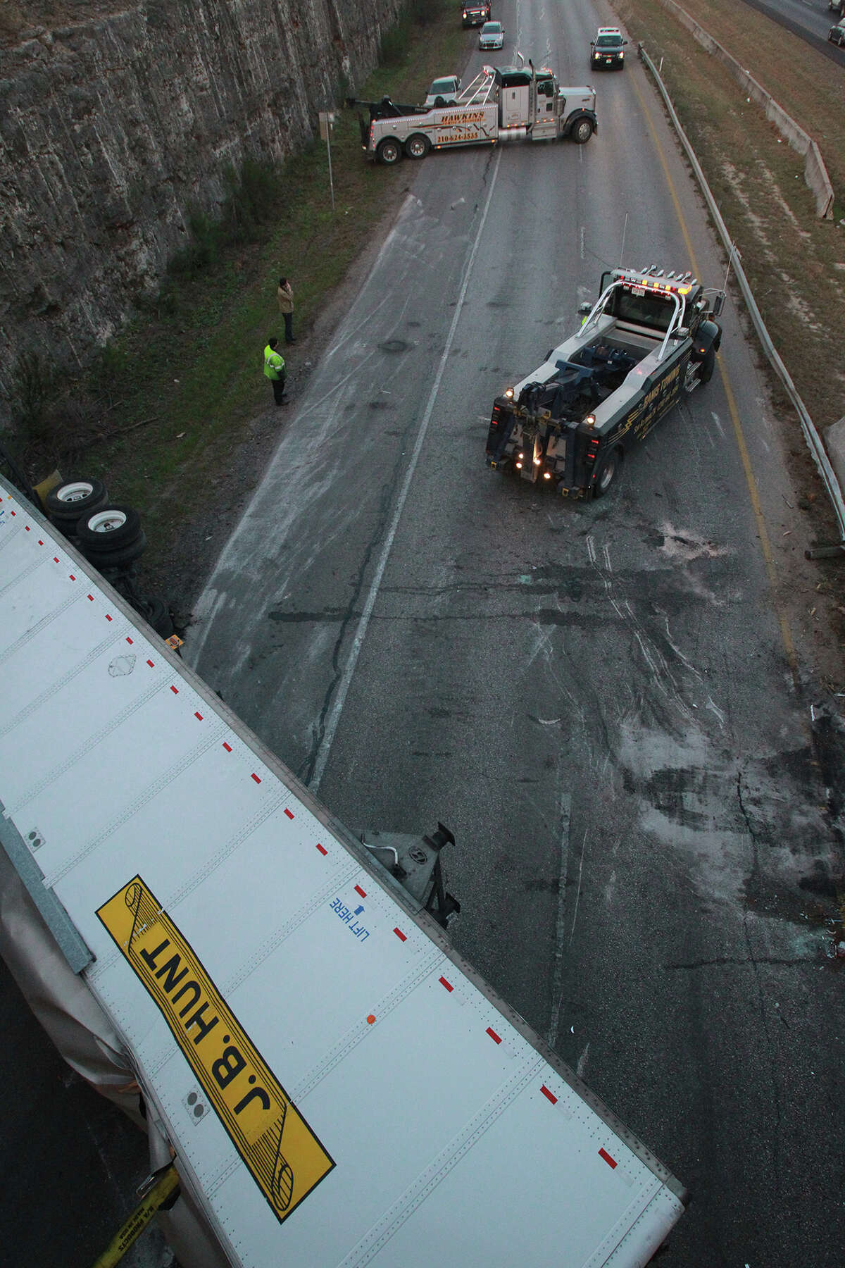Loop 1604 lanes reopen after truck with tortillas overturns
