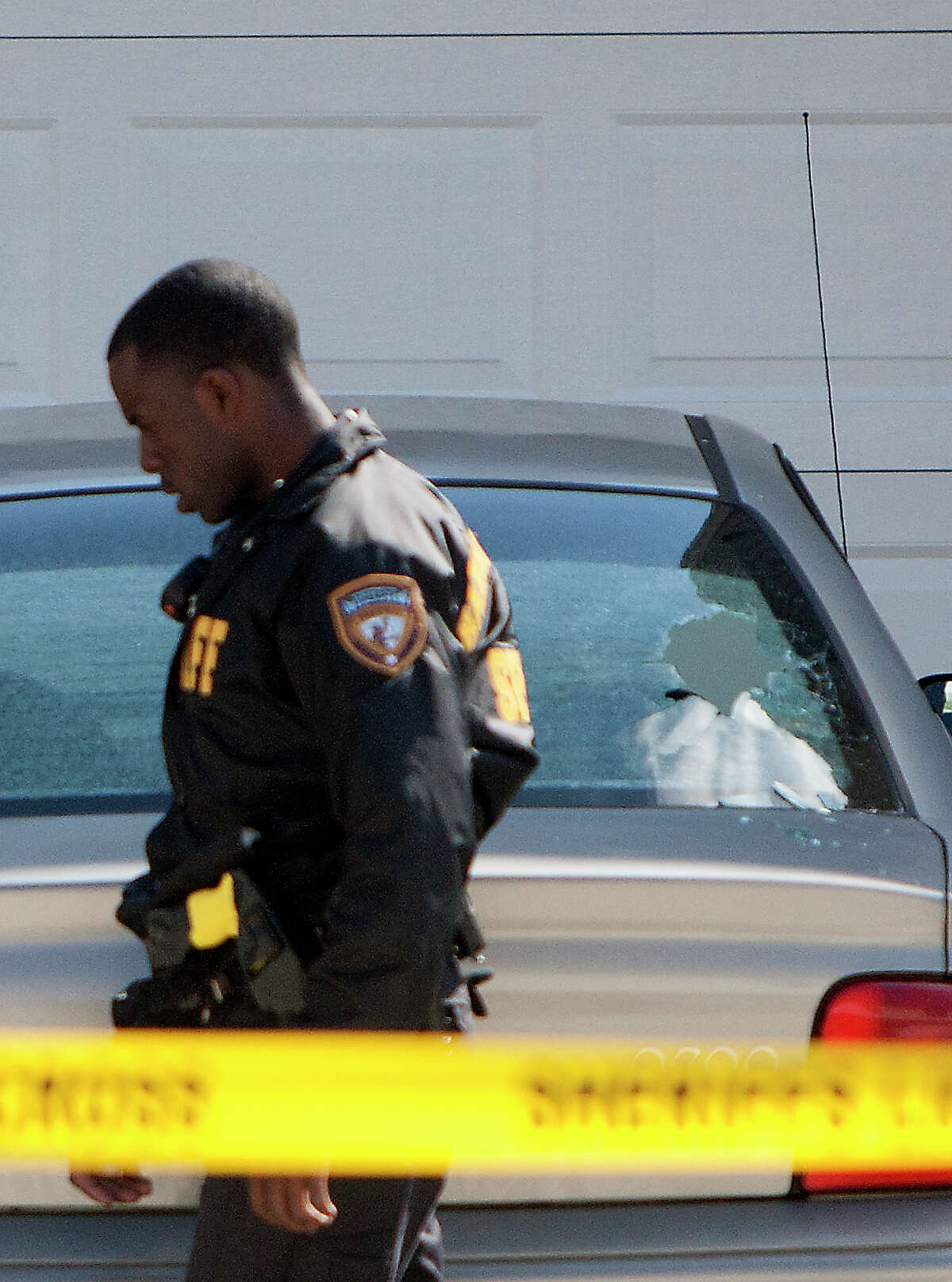 Off-duty officer fatally shoots burglar