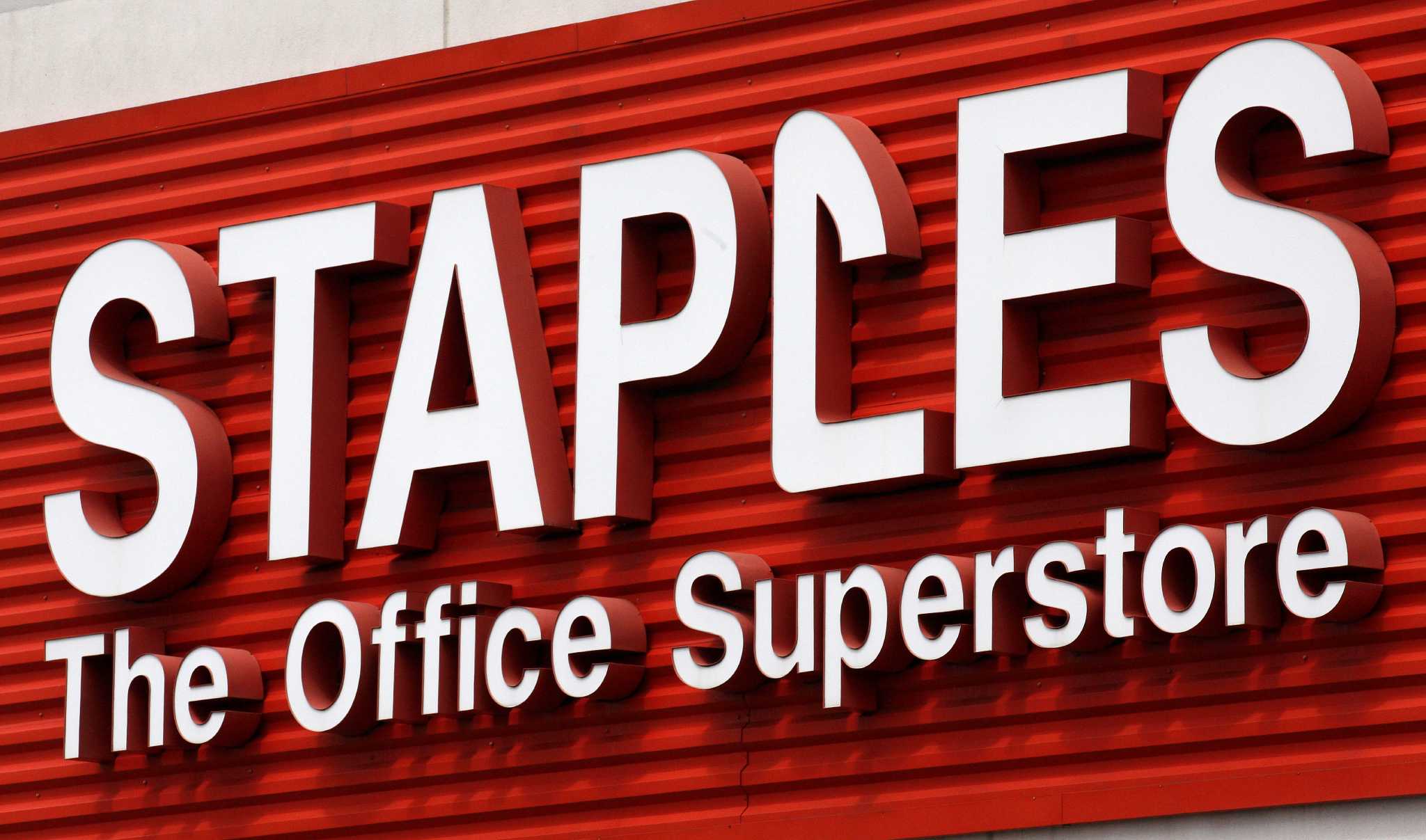 Staples to shut 225 stores