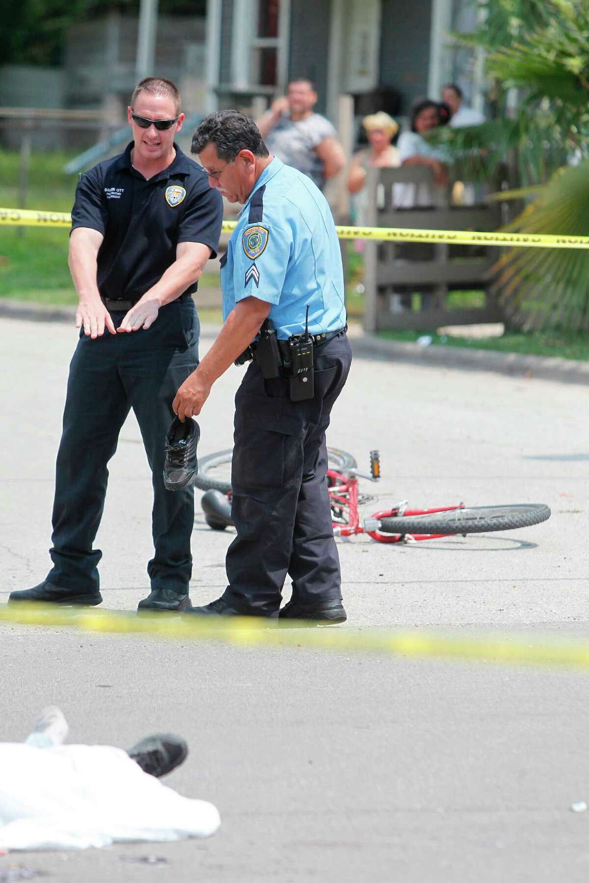 HPD officers investigate the scene where a bicyclist was struck and killed by a vehicle at Jensen Drive and Newhoff Street in 2012.