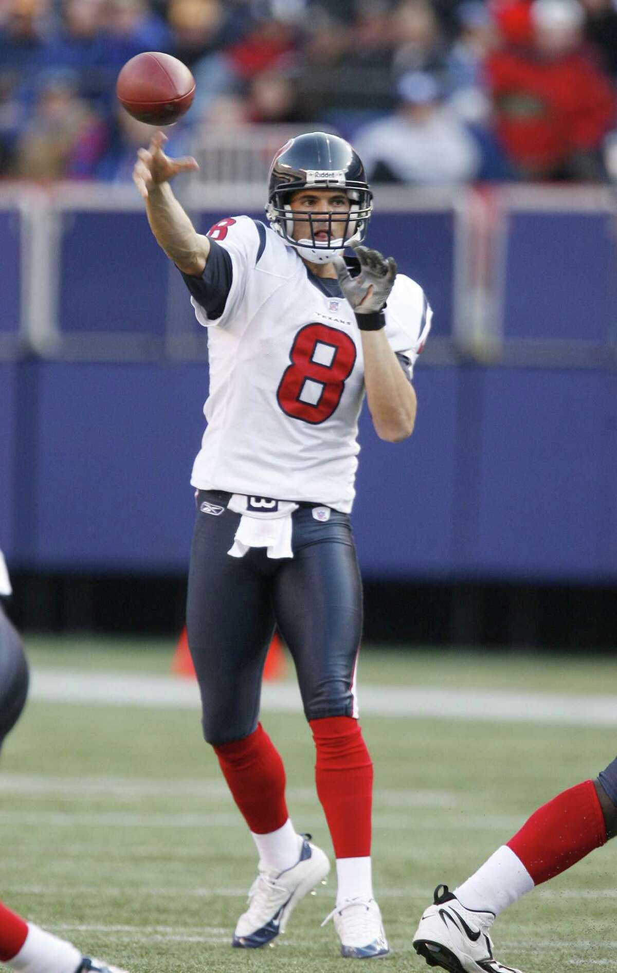 HOUP2002090801 - Houston, Sept. 8, (UPI) -- Houston Texans quarterback  David Carr (8) tries to escape the Dallas Cowboys defense during the 2nd  quarter on Sept. 8, 2002, in Houston. The Texans