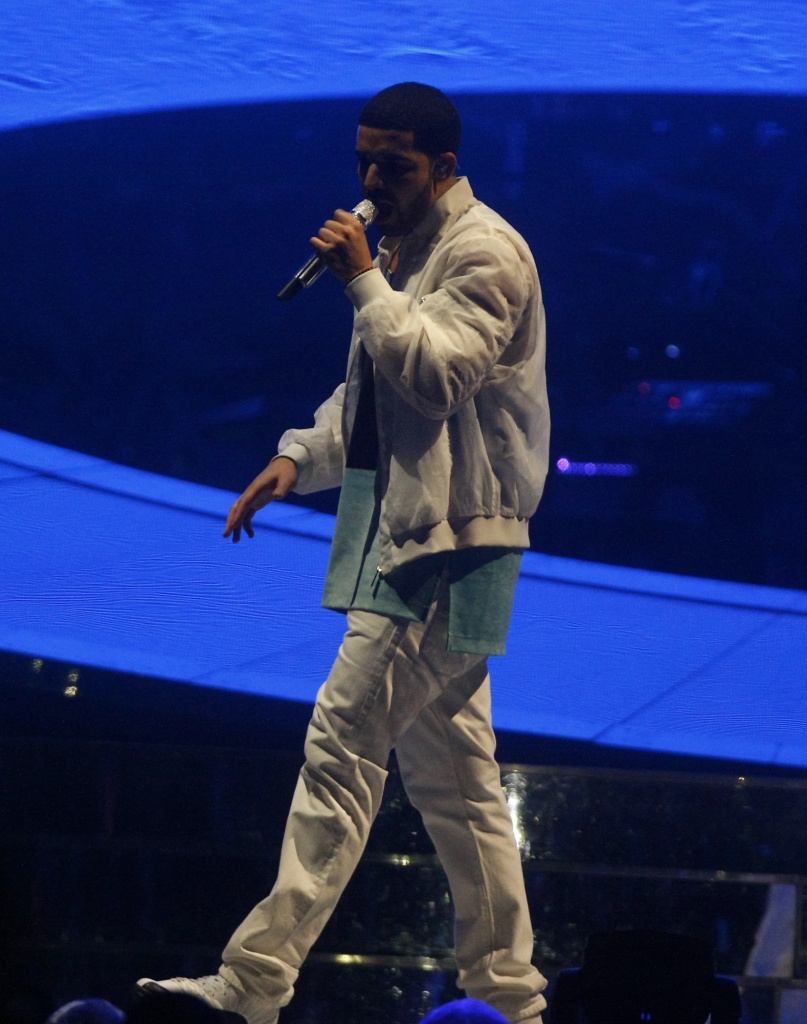 Drake gets in a workout at University of Houston