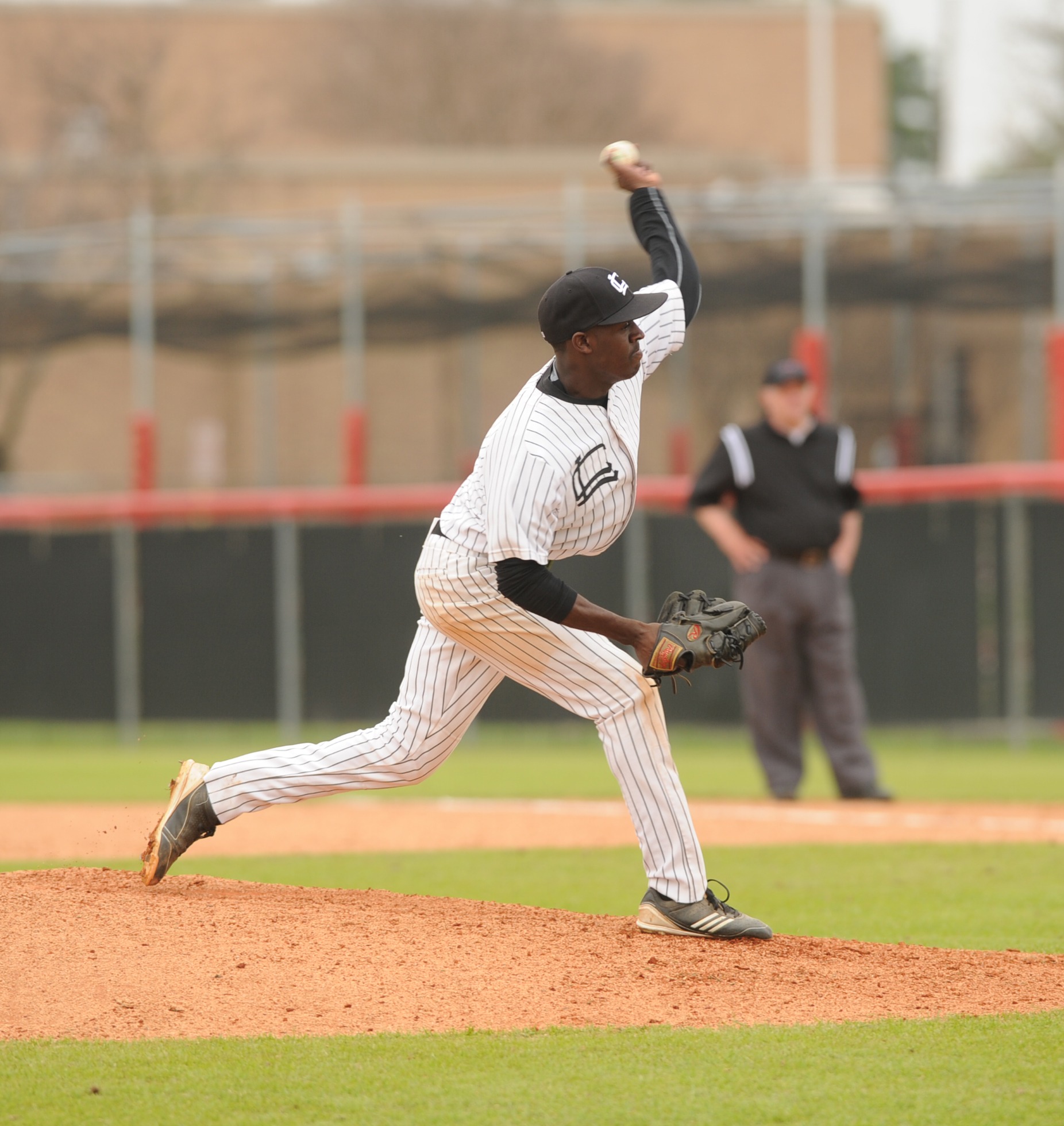 Langham Creek HS Baseball Coach Armando Sedeño inducted into area hall of  honor