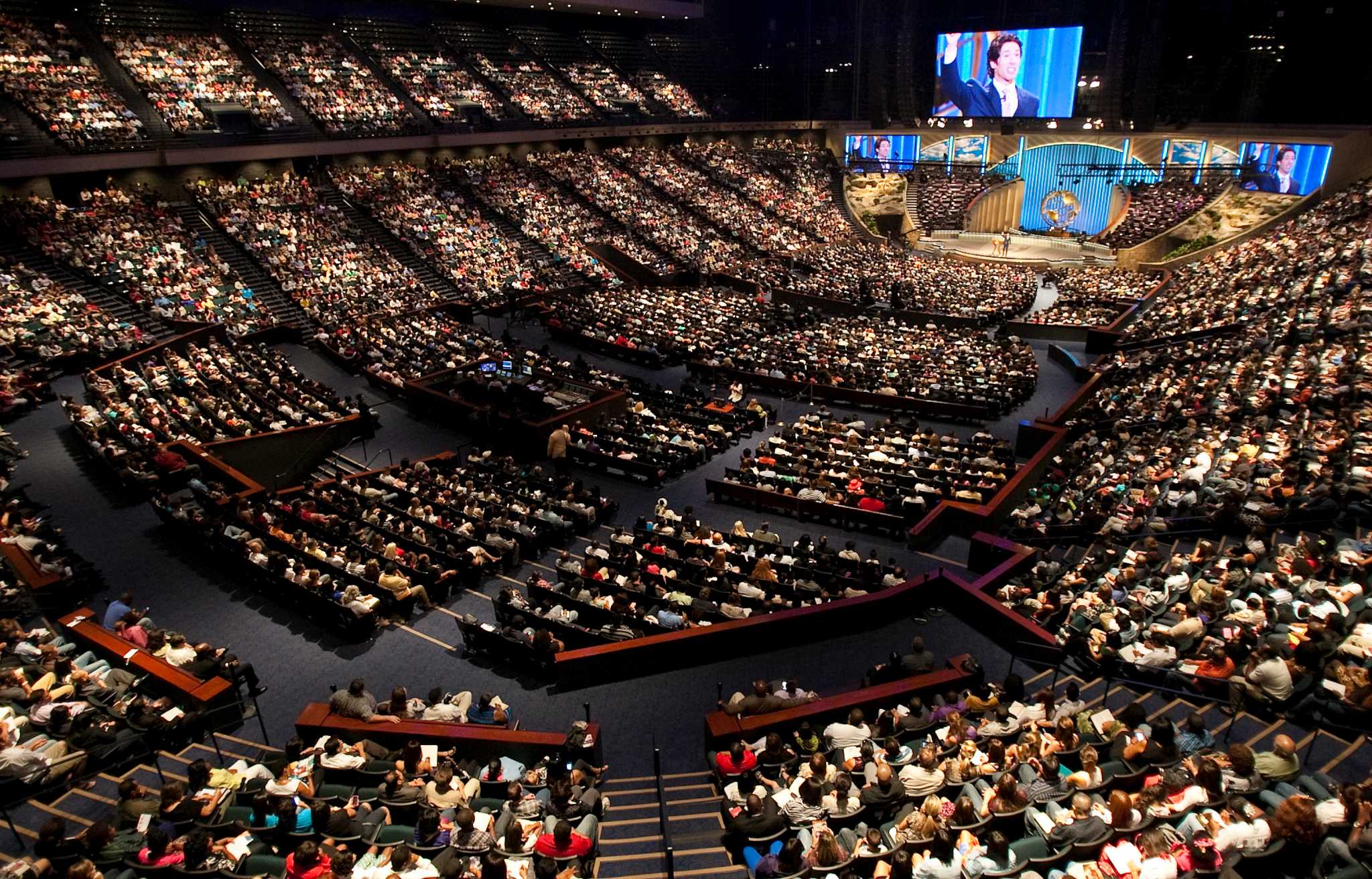 10 Years Ago Lakewood Church Joel Osteen Move Into Houston s Compaq 