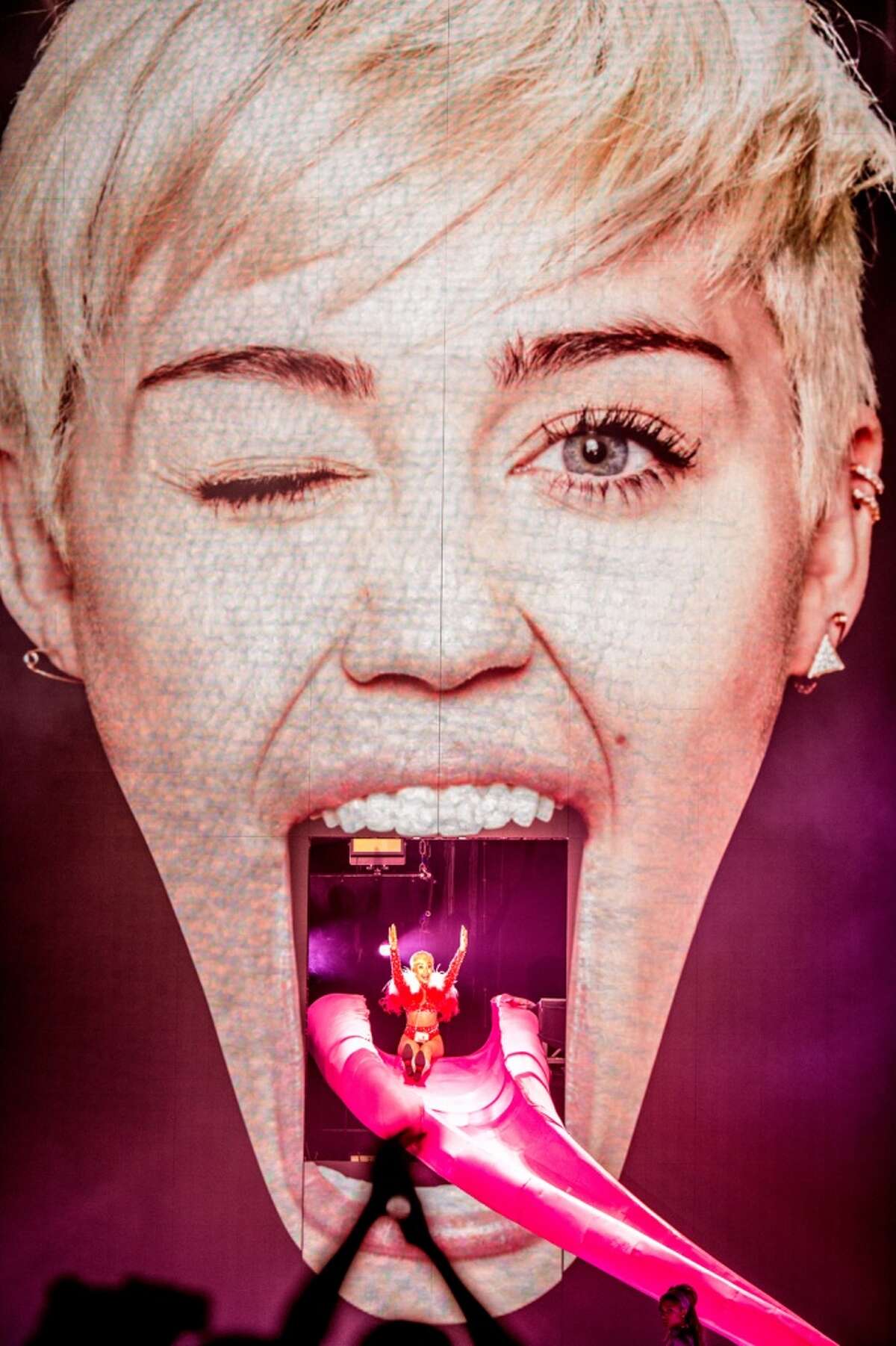 Miley Cyrus: You can learn a lot from a foam finger