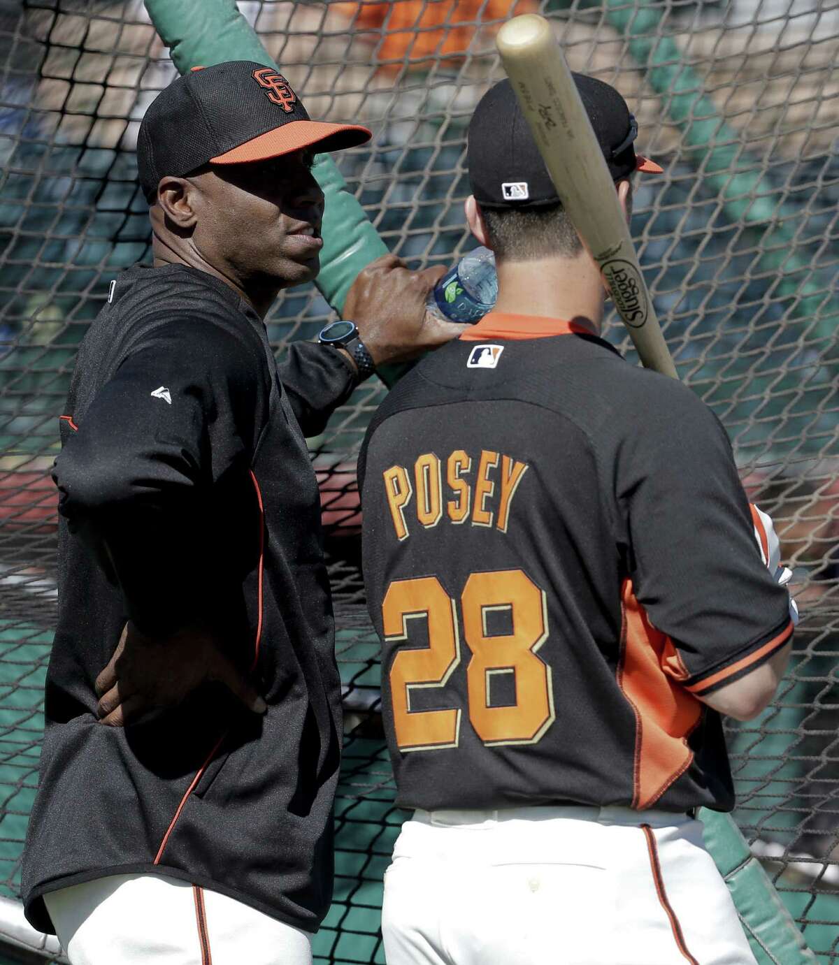 San Francisco Giants slugger Barry Bonds embraces Giants manager