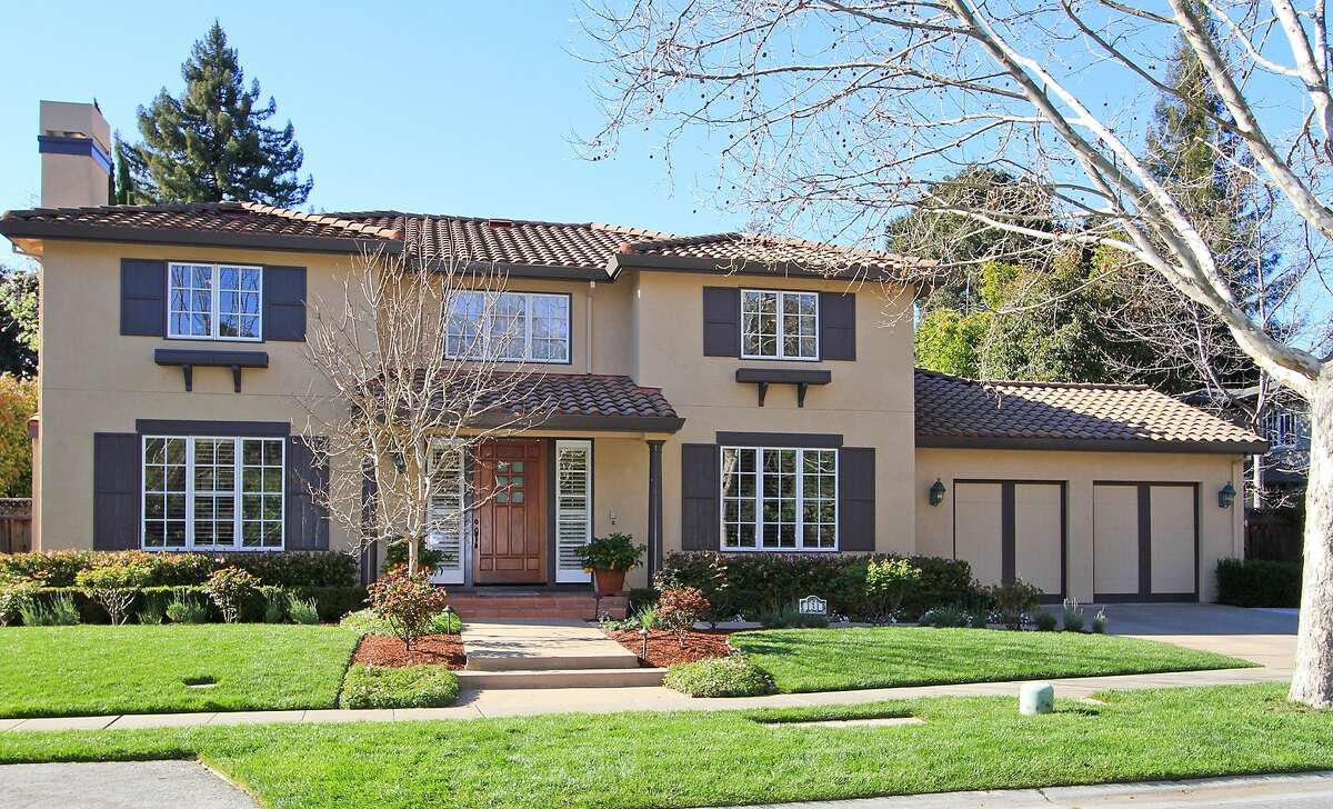 Modern Tuscan in Menlo Park boasts luxurious backyard, two offices