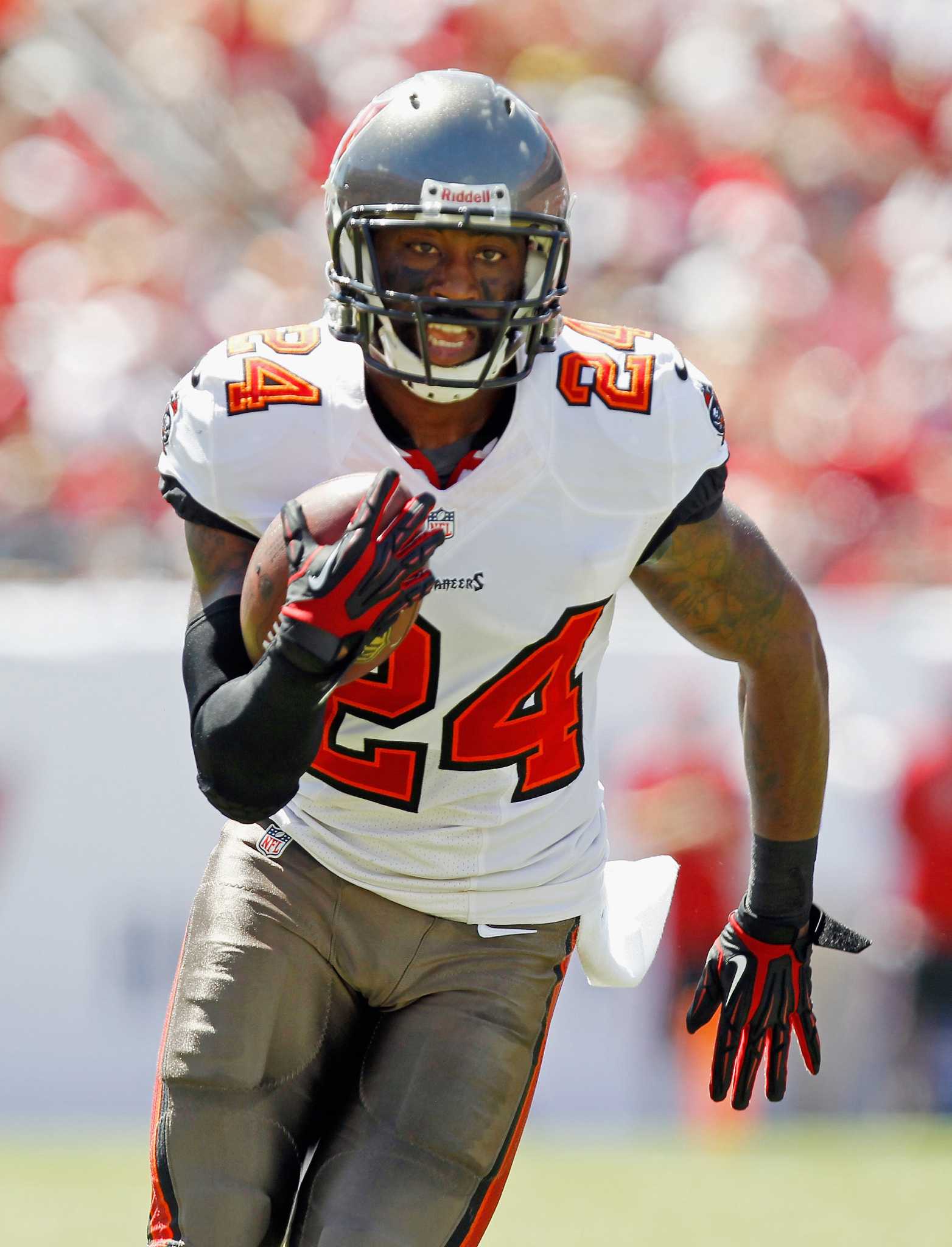 Tampa Bay Buccaneers defensive tackle Clinton McDonald celebrates his  News Photo - Getty Images