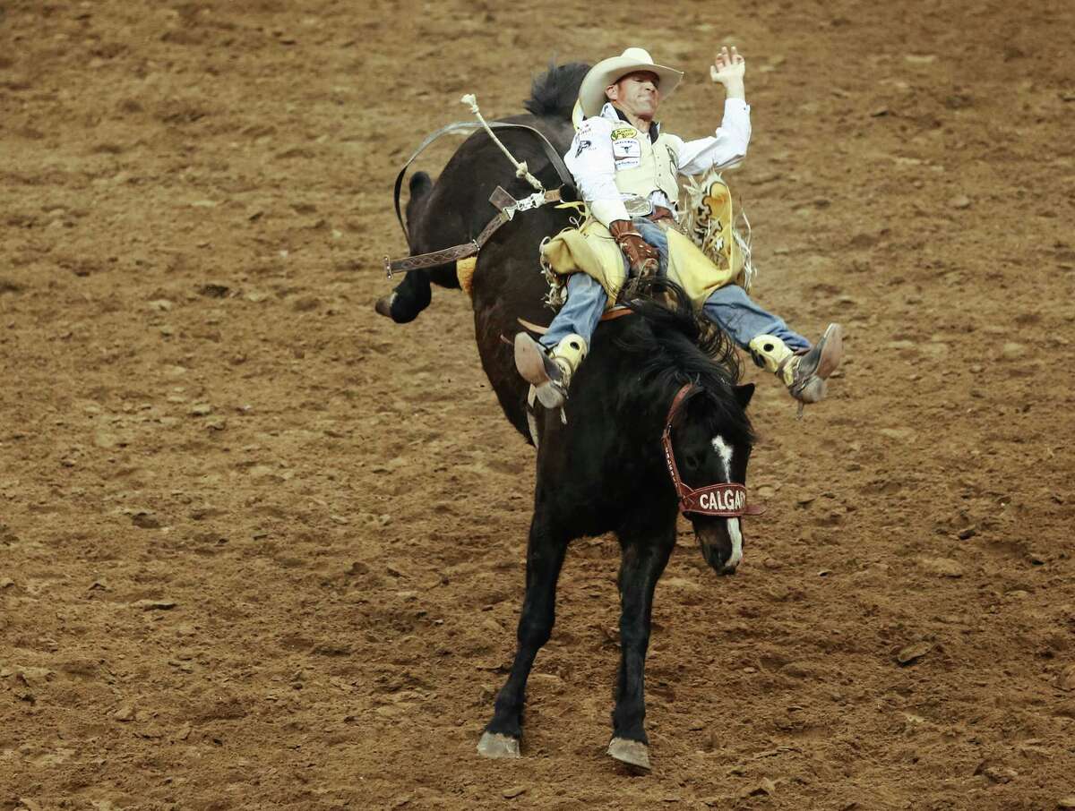 Bareback rider Bobby Mote bucks the perils and hangs on for glory
