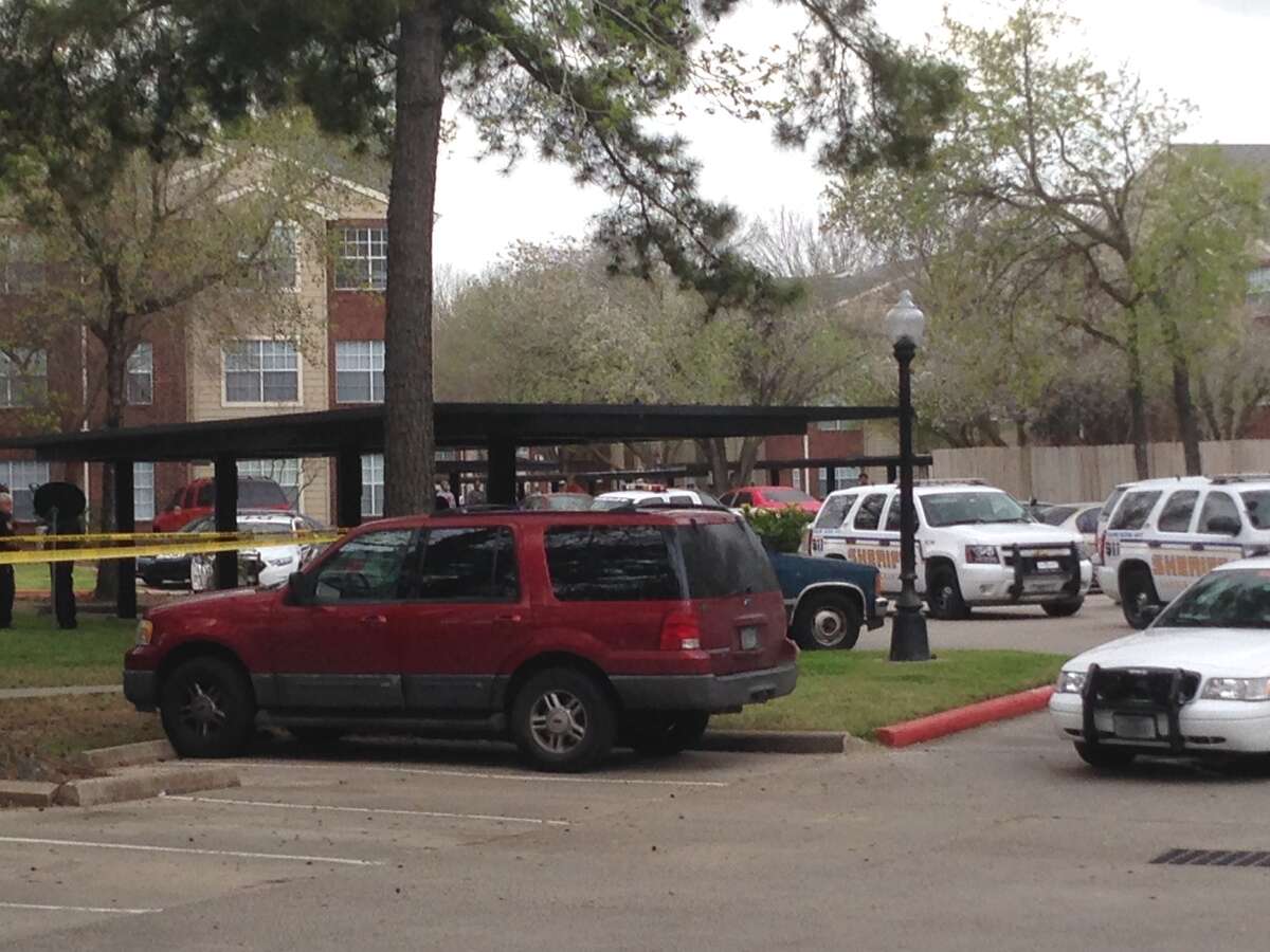 Man kills alleged intruder at N. Harris apartment