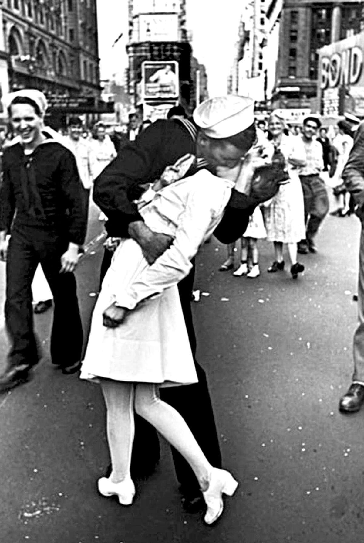 Man Known As Kissing Sailor In Wwii Era Image Dies