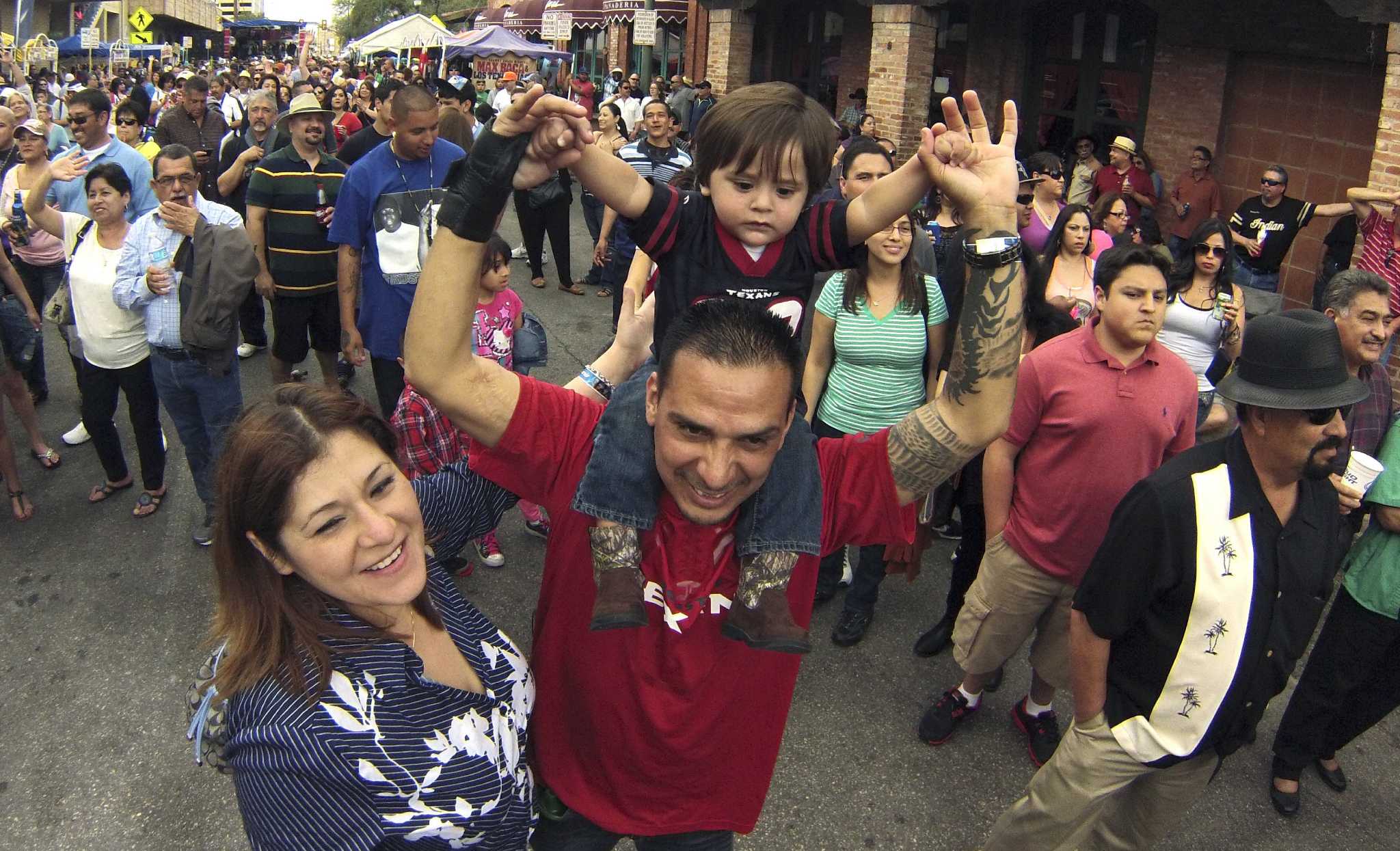 Popular Tejano Fan Fair Stirs Passion In Locals