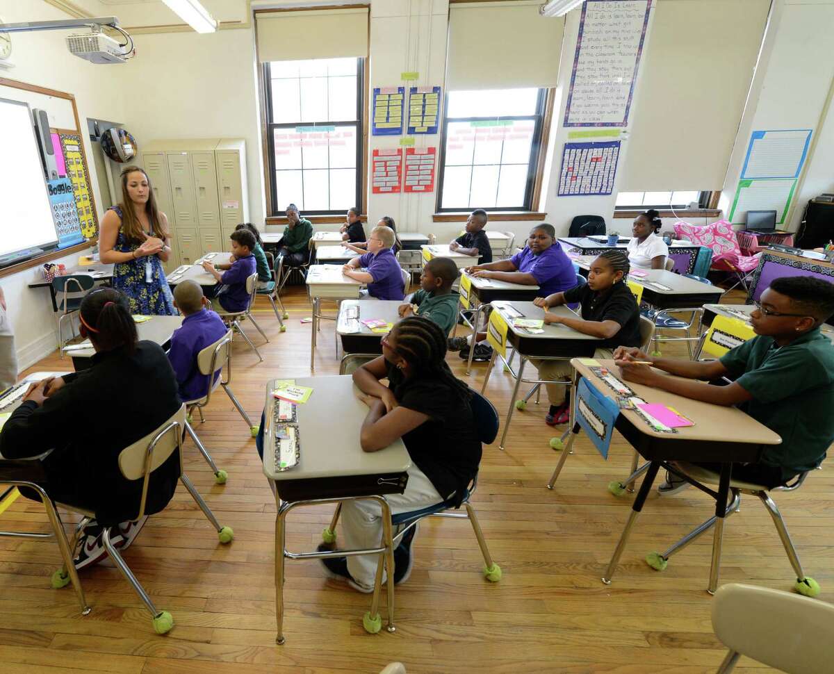 Editorial Charter school ecret