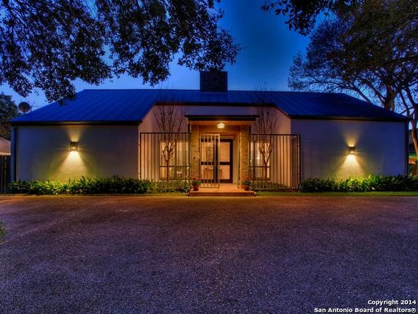 San Antonio garden home with fabulous views