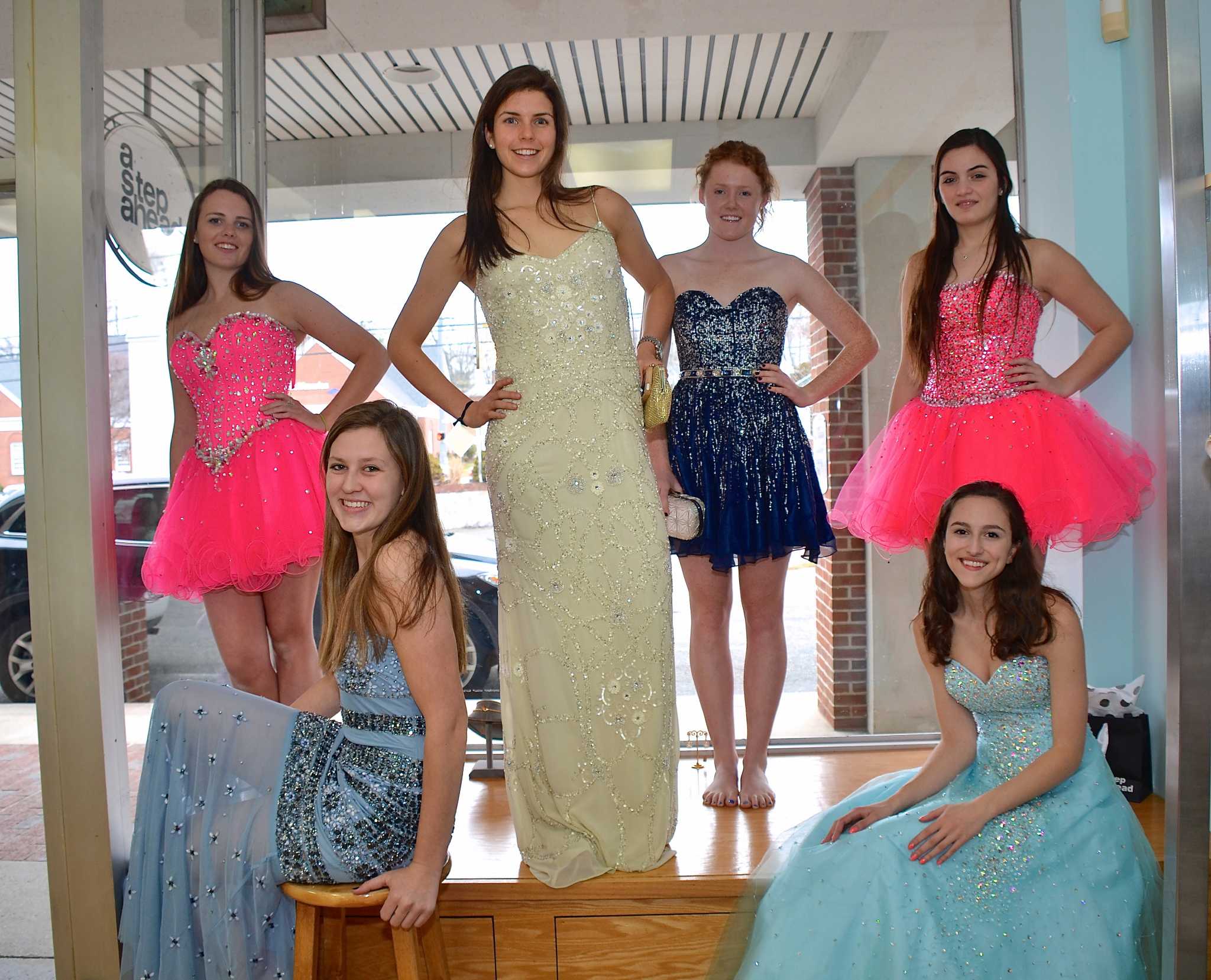 Senior class hosts prom fashion show