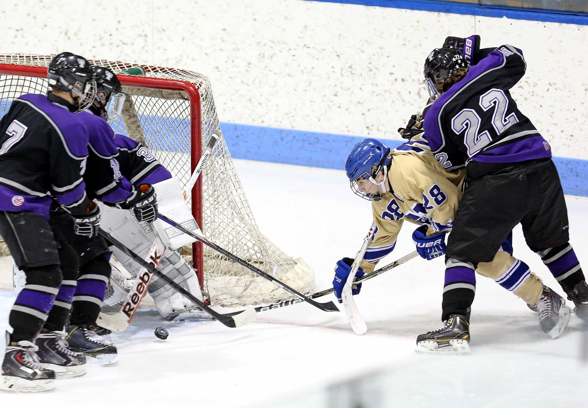 Newtown rolls into Division III hockey final