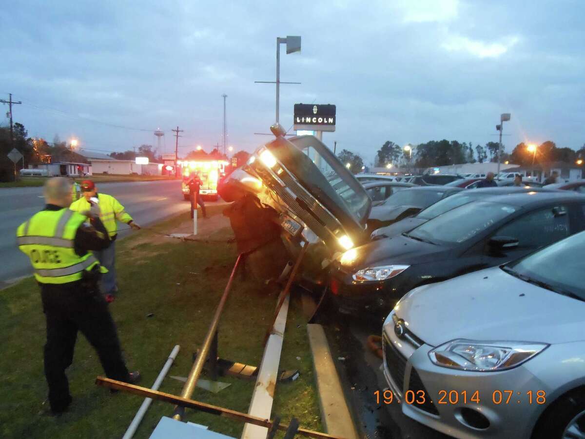 Jasper Police respond to an accident at Jasper Ford