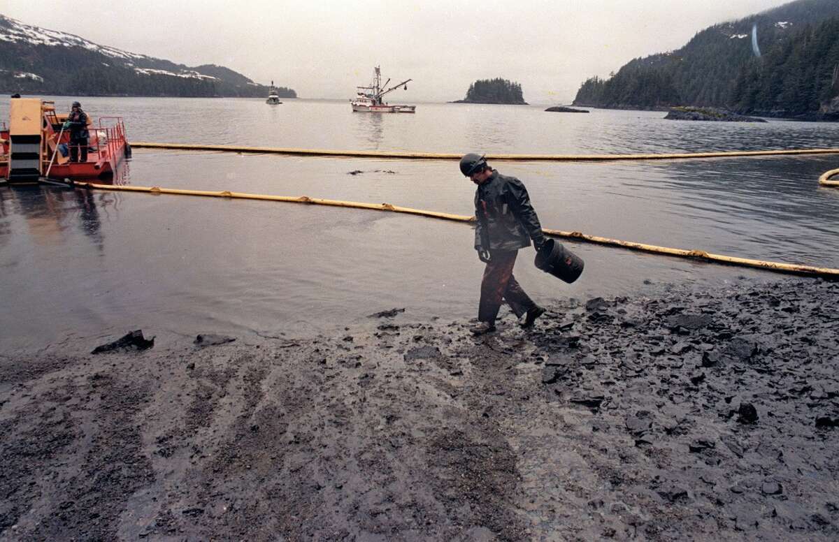 30 years later, relive the incredible scenes from the Exxon Valdez oil