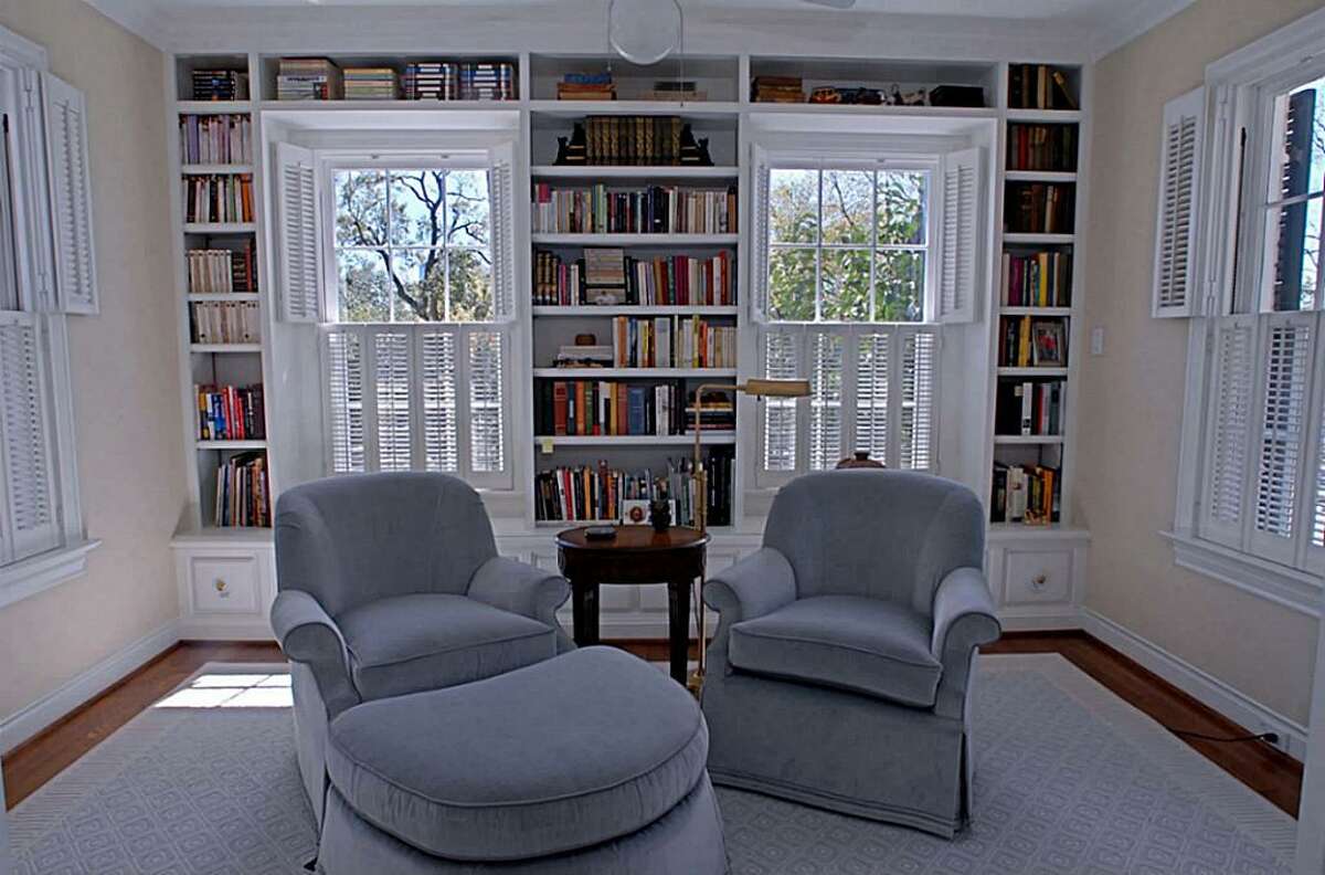 Charming plantationstyle mansion for sale near Rice University