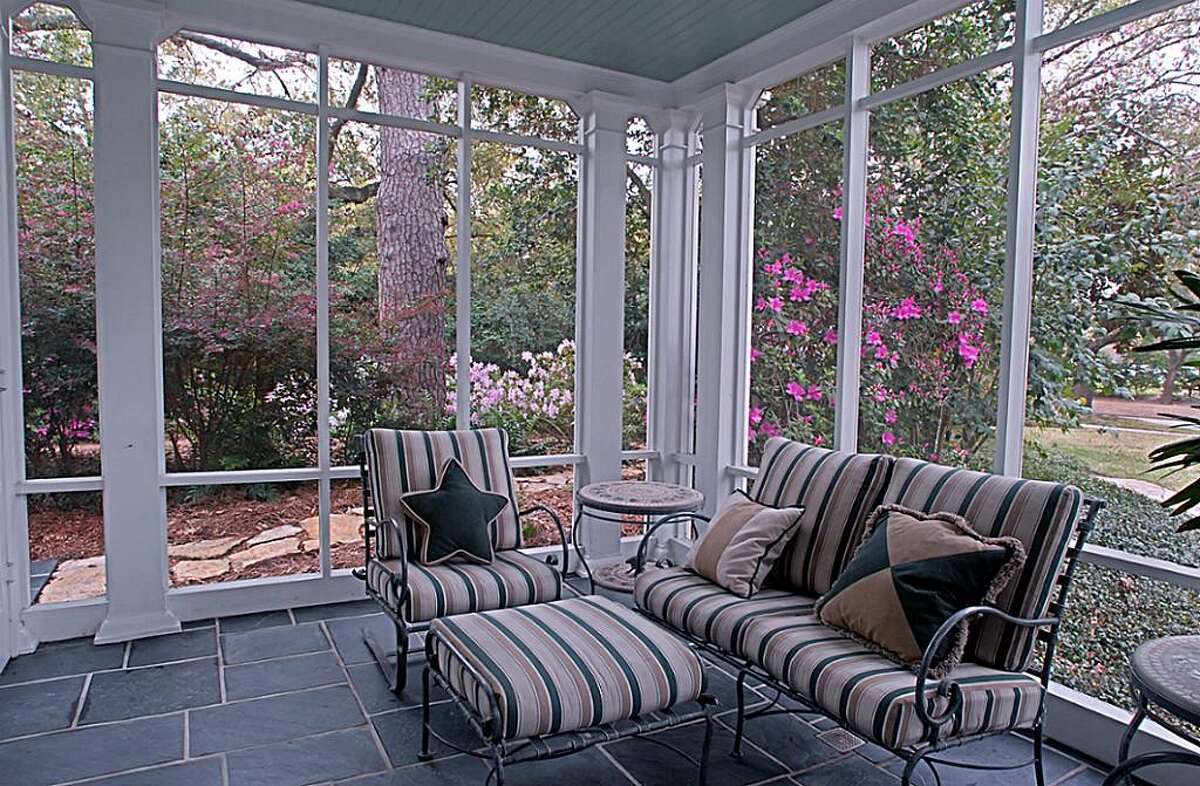 Charming plantationstyle mansion for sale near Rice University