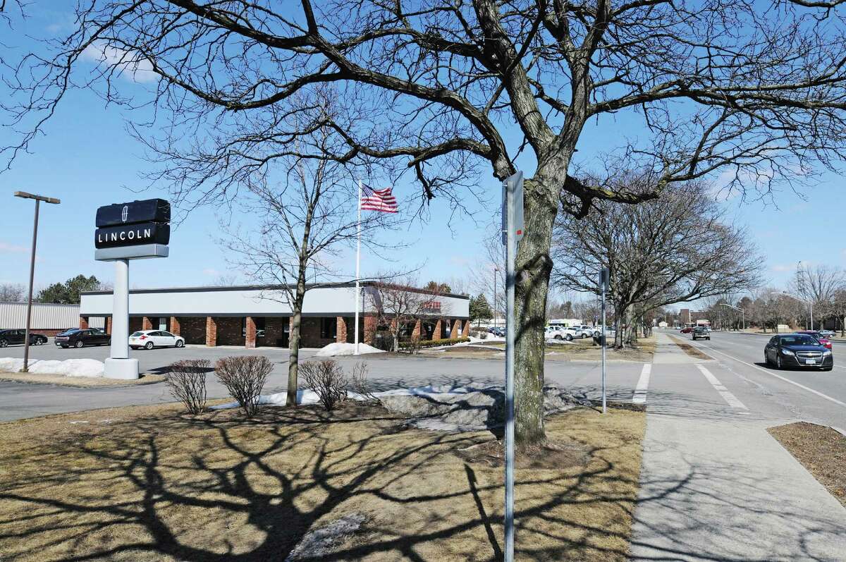 Lazare Lincoln dealership to close