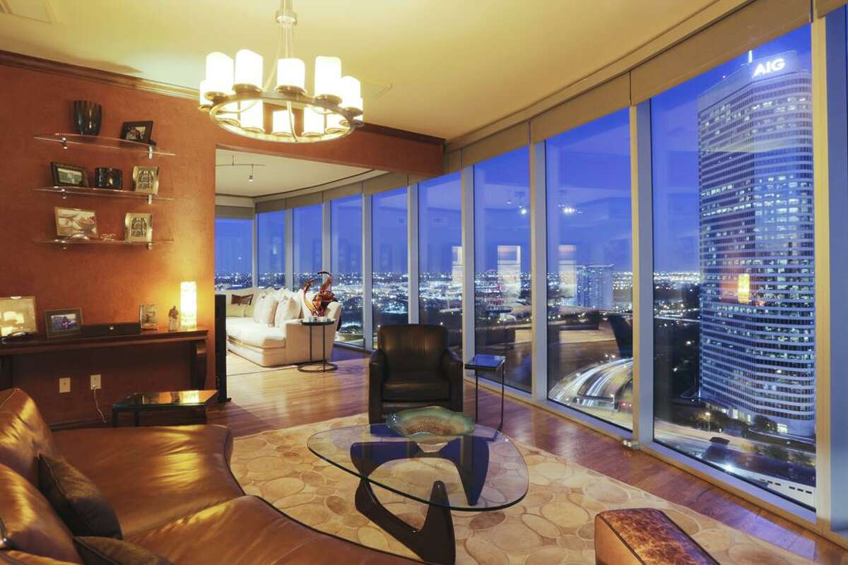 Houston condo has stunning downtown views