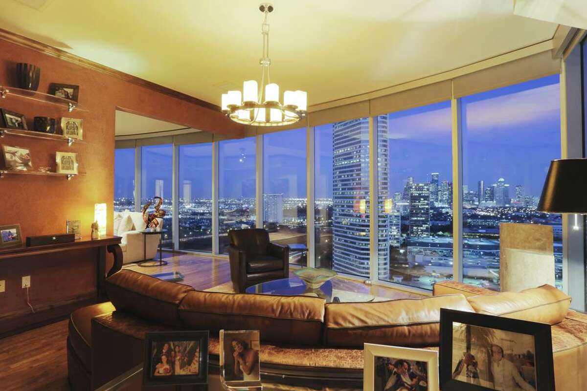 Houston condo has stunning downtown views