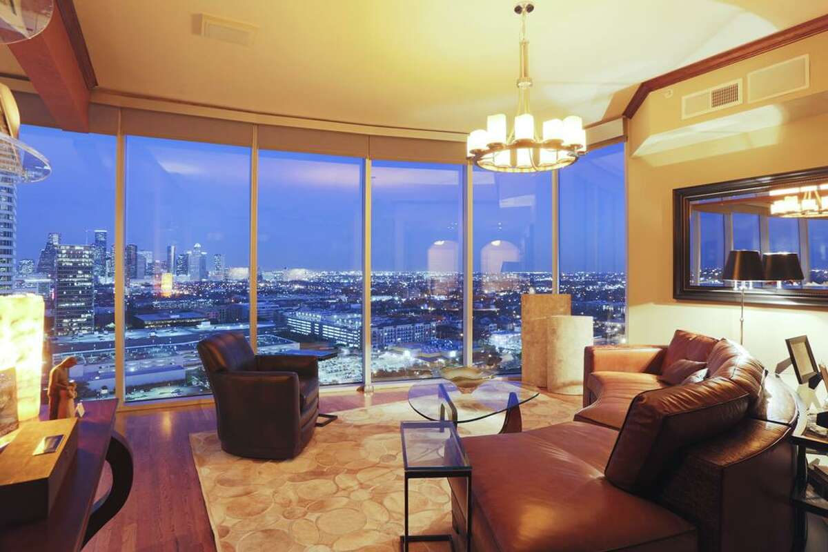 Houston condo has stunning downtown views