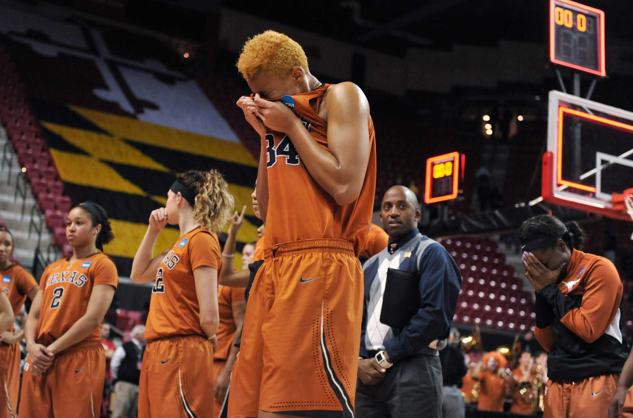 UT rally falls short in quest for Sweet 16