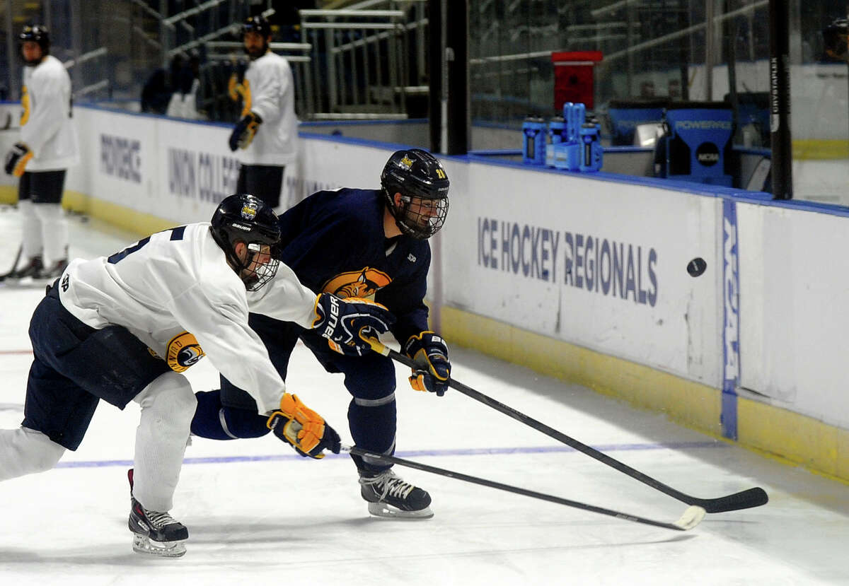 Freshmen step up to lift Quinnipiac hockey