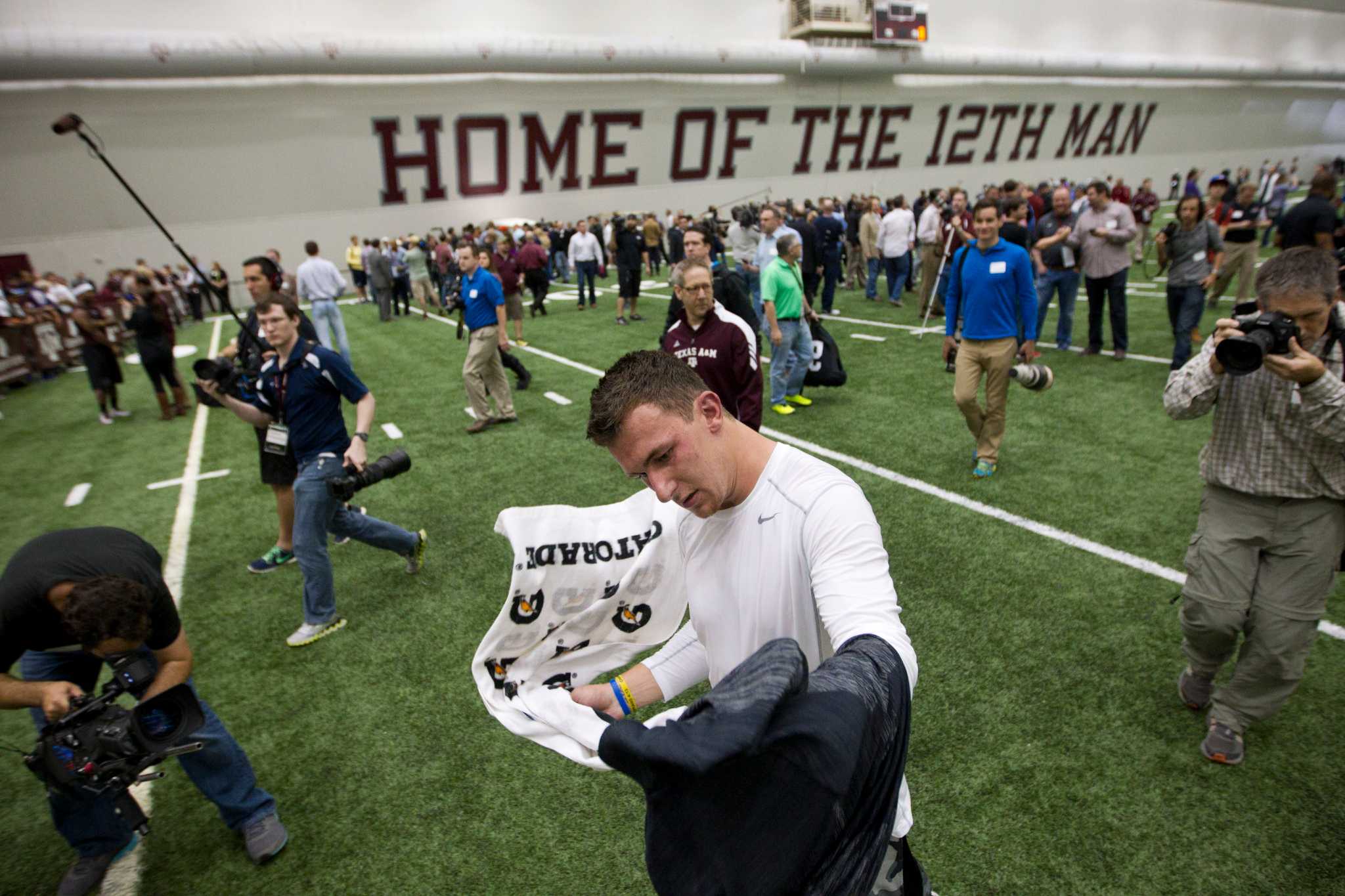 johnny-on-the-spot-no-problem-as-manziel-wows-on-pro-day