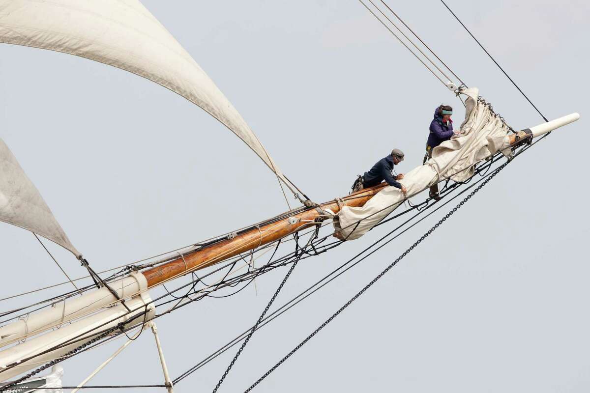 The Elissa sets sail