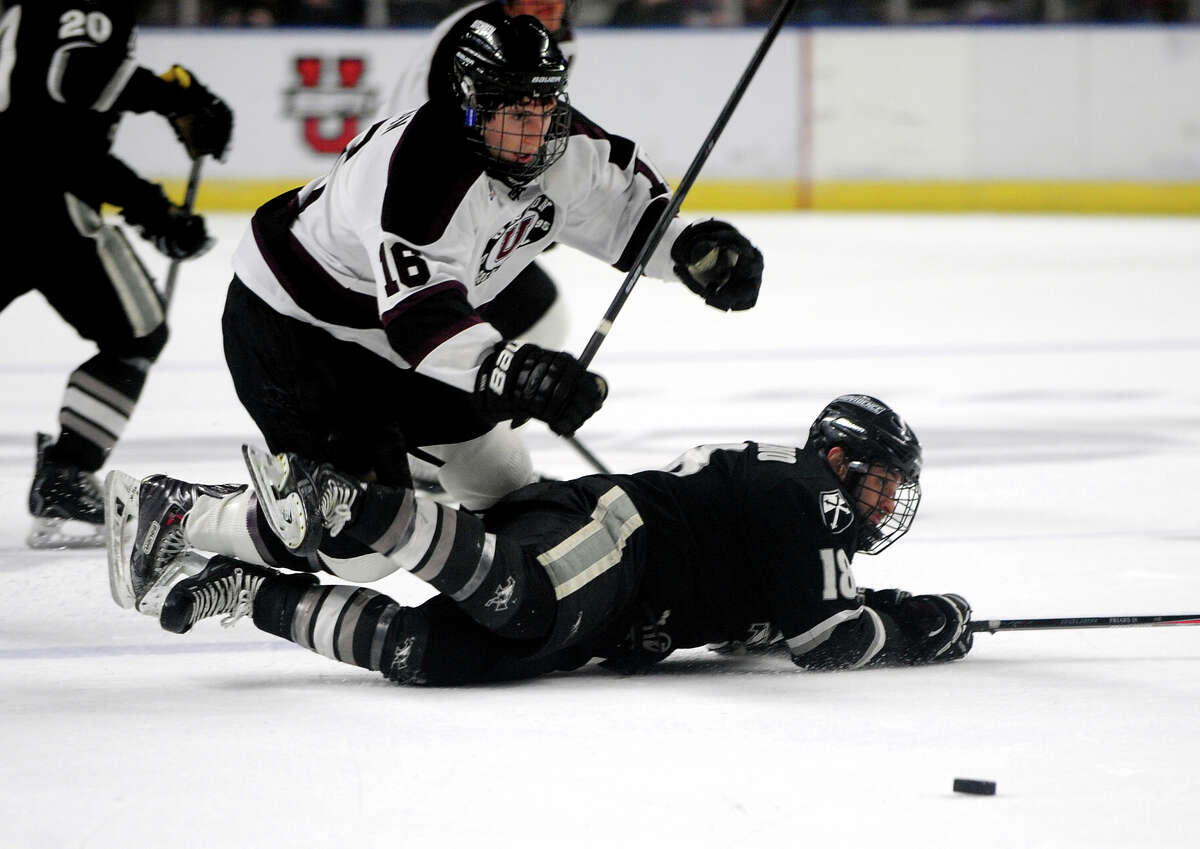 Union feels at home in Bridgeport, advancing again to Frozen Four