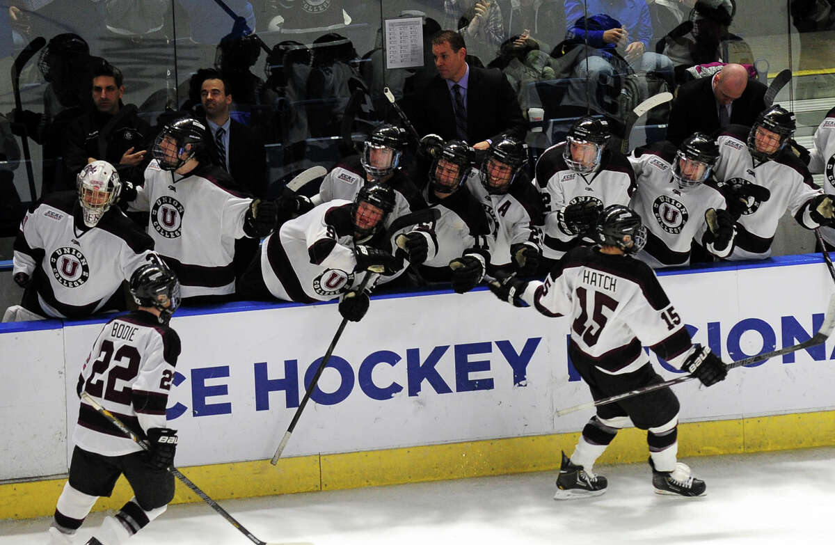 Union feels at home in Bridgeport, advancing again to Frozen Four