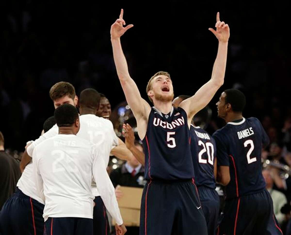 For the fourth time, both the men and women UConn Huskies will be playing in the Final Four. The men will face the University of Florida Gators on April 5 at 6:09 p.m. at the AT&T Stadium in Arlington, TX for a spot in the championship game. The women will face Stanford on April 6 at 8:30 p.m. at the Bridgestone Arena in Nashville for a spot in the championship game. There have only been 10 other times that a school has sent both its men's and women's teams to the Final Four. Take a look back.
