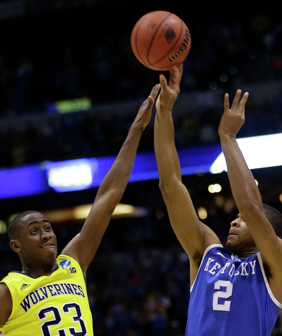 Kentucky's Aaron Harrison gets off his game-winning 3-pointer under pressure from Caris LeVert.