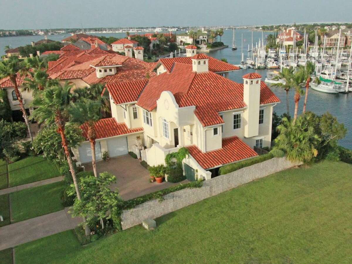 Clear Lake area is waterfront living at its best