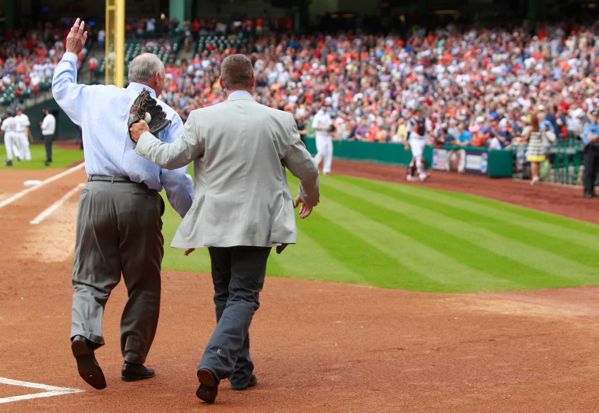 Nolan Ryan, Craig Biggio combine on wild first pitch 