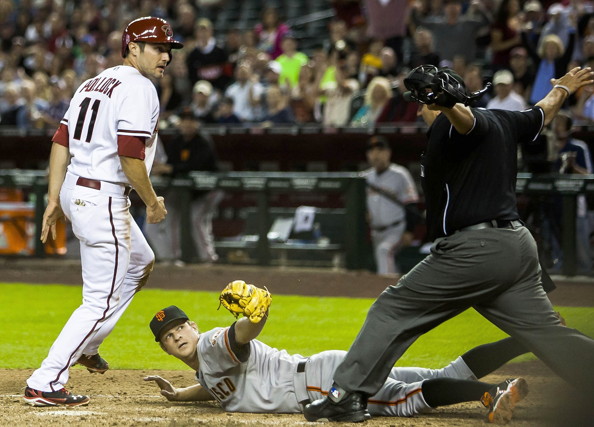 Replay challenge key in Giants' 5-4 loss