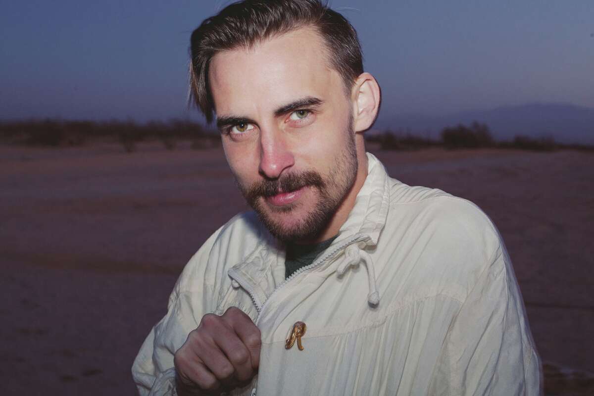 Robert Ellis and Wild Child in concert