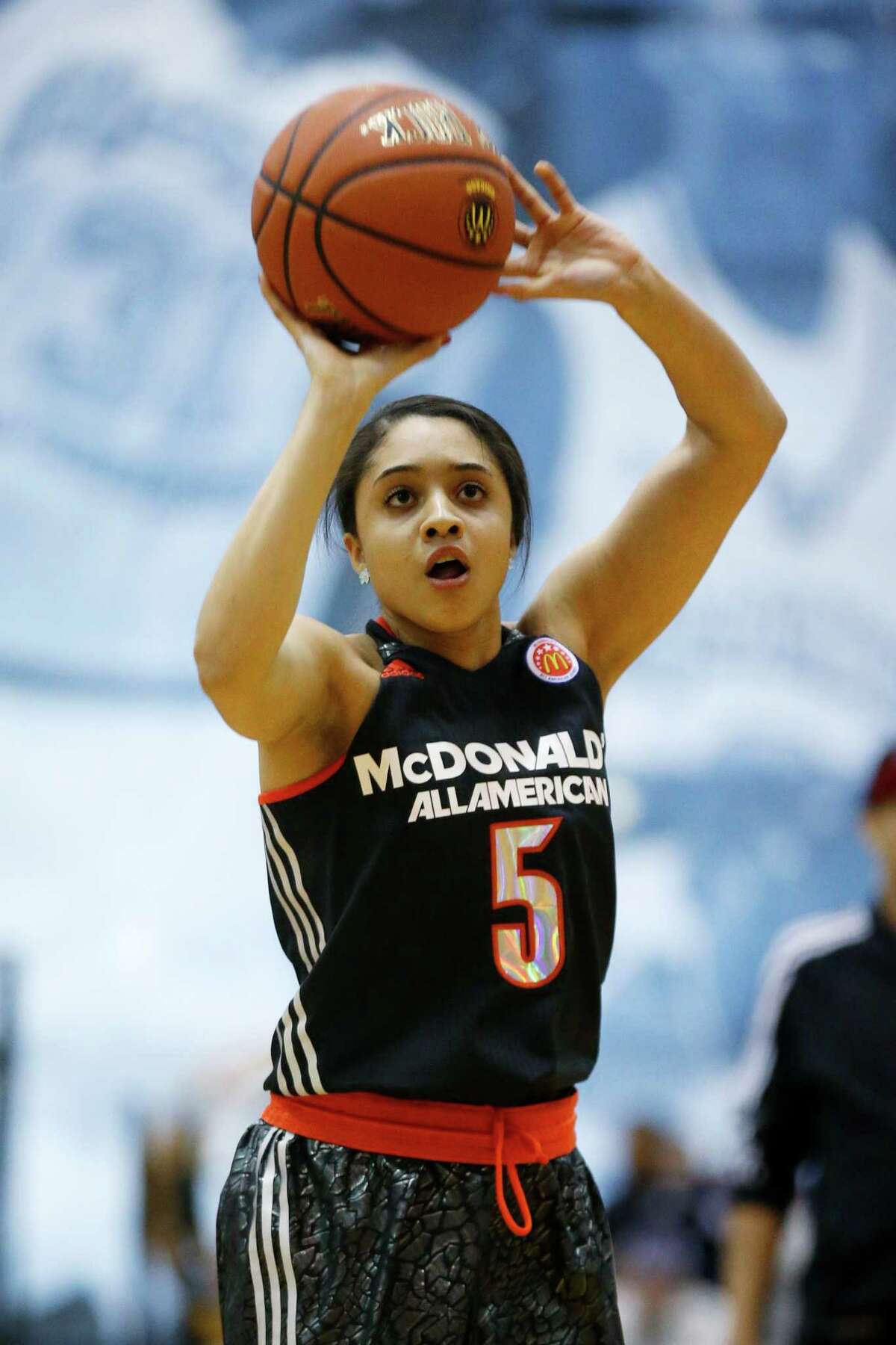 McDonald's West All-American Recee' Caldwell of San Antonio, Texas, competes in the three-point shootout during the McDonald's All-American Jam Fest at the University of Chicago in Chicago, on Monday, March 31, 2014. (AP Photo/Andrew A. Nelles)
